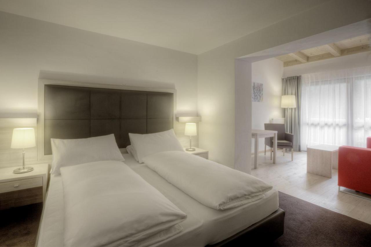 Hotel La Tambra กอร์วารา อิน บาเดีย ภายนอก รูปภาพ