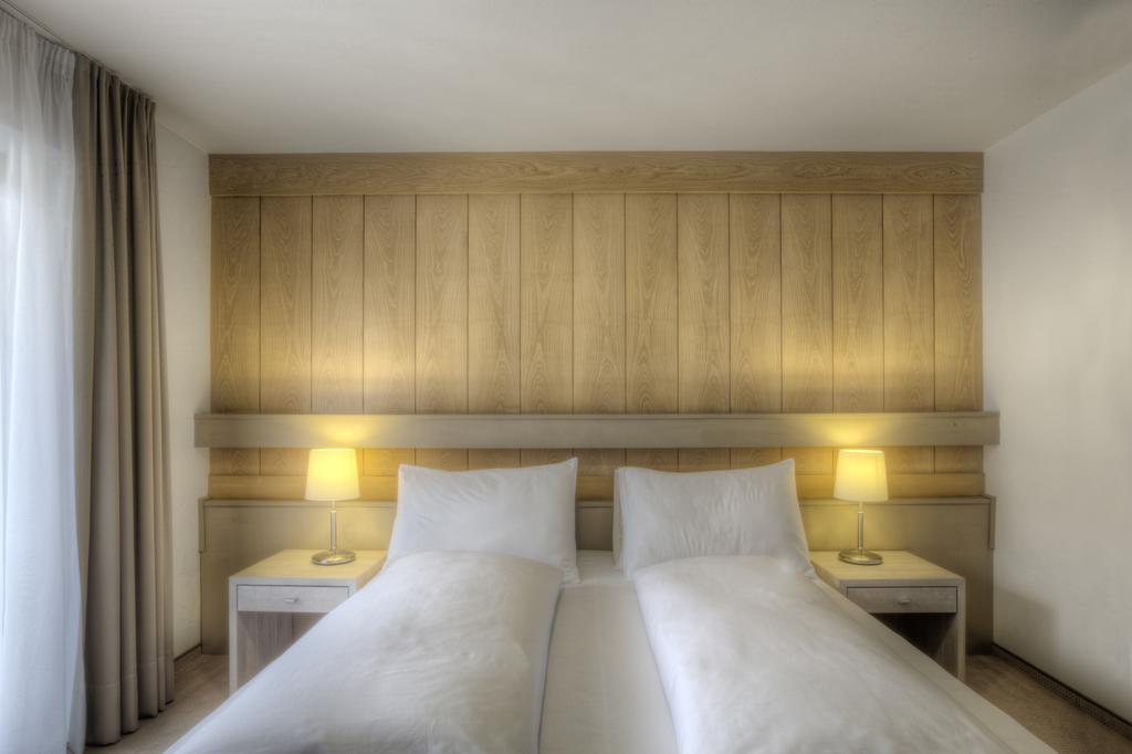 Hotel La Tambra กอร์วารา อิน บาเดีย ภายนอก รูปภาพ